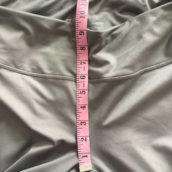 Z by Zella Womens Capri Cropped Workout Leggings Size Large Hidden Pocket - Picture 9 of 11